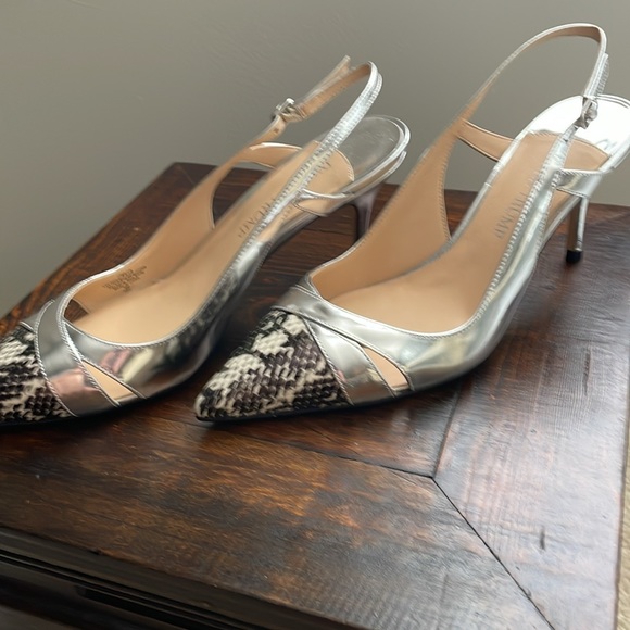 Women’s Ivanka Trump Silver Metallic Embellished Heels Size 9NWT - Picture 4 of 6